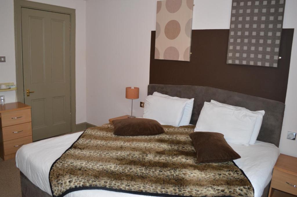 Mw Townhouse Hotel EDI Buitenkant foto