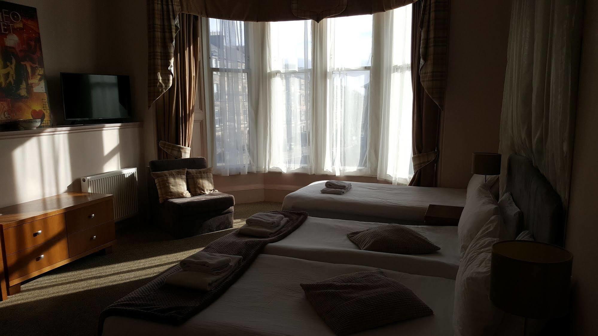 Mw Townhouse Hotel EDI Buitenkant foto